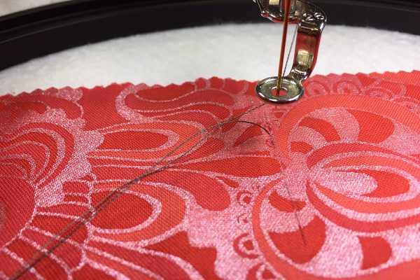 Endless_embroidery_pull_up_bobbin_thread_first