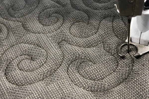 Free-Motion_Quilted_Placemats_Stippling_with_attitude