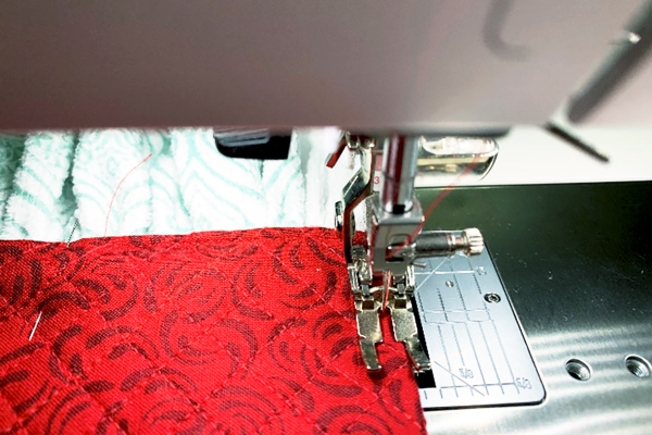 Kitchen_Towel_with_Quilted_Holder_Edgestitching