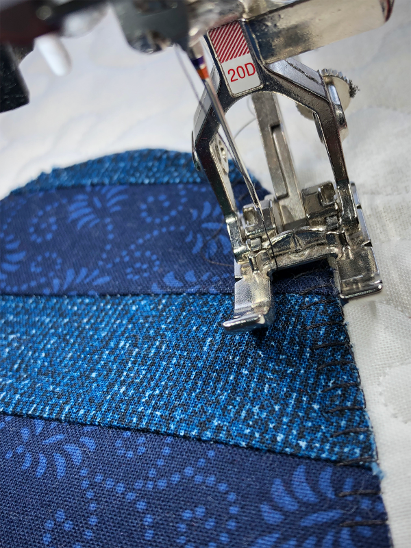 Modern_Heart_Table_Runner_Applique