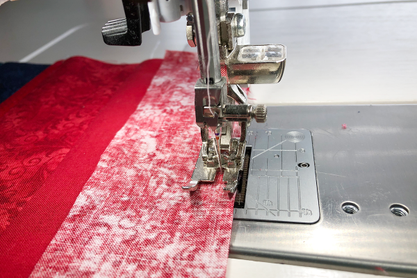Modern_Heart_Table_Runner_Stitching_strips