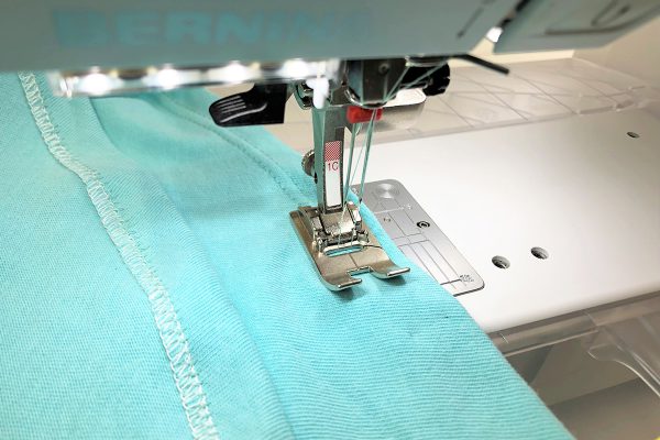 Twin_Needle_Stitch_Hem