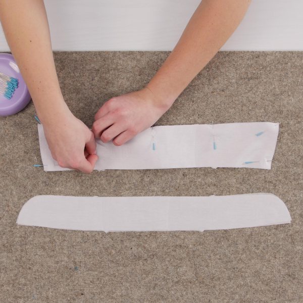 Garment_Sew-along_Part_6_Collars_upper_collar_piece_pinning