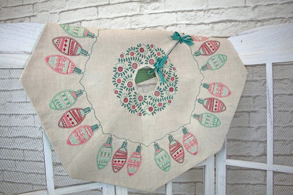 Octagon Tree Skirt - Holiday_Stitches_82023_25_Finished_BERNINA_WeAllSew_Blog_1200x800px