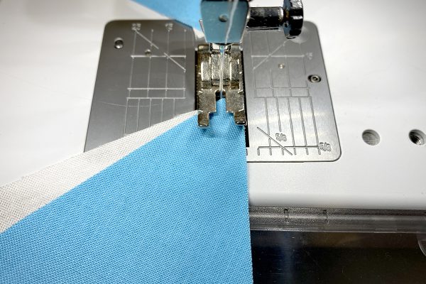 Passaflora_Post_4_Quilt_Along_05_stitch_first_seam_BERNINA_WeAllSew_Blog