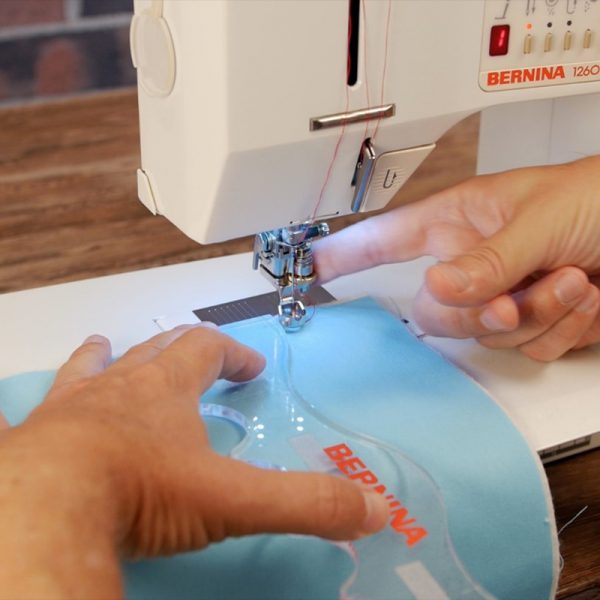 BERNINA 3 Ways Adjustable Feet 03_Adjusting_Foot_72_BERNINA_WeAllSew_Blog_800x800