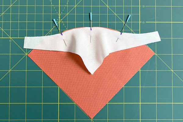 Passiflora_Quilt_Along_05_pinning_2_BERNINA_WeAllSew_Blog_1200x800px