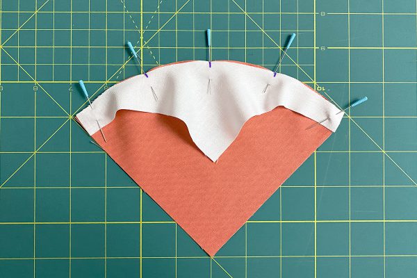 Passiflora_Quilt_Along_06_pinning_3_BERNINA_WeAllSew_Blog_1200x800px