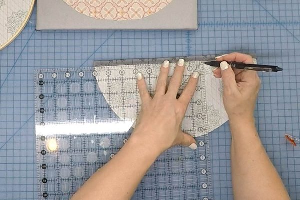 Wall Organizer Tutorial BERNINA 1200 x 800 Dividing the Pocket Large Organizer