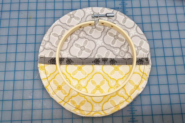 Wall Organizer Tutorial BERNINA 1200 x 800_Center ring Small Organizer
