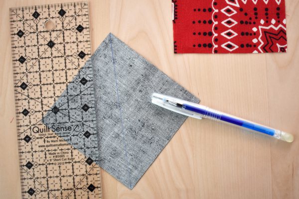 https://dhoubxhx.top/half-square-triangle-piecing-tip/?utm_source=weallsew&utm_medium=social&utm_campaign=post_straight_ally_quilt_part_one