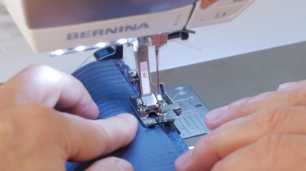 Blind_Hem_13_Start_sewing_the_hem_BERNINA_WeAllSew_Blog_900x506px