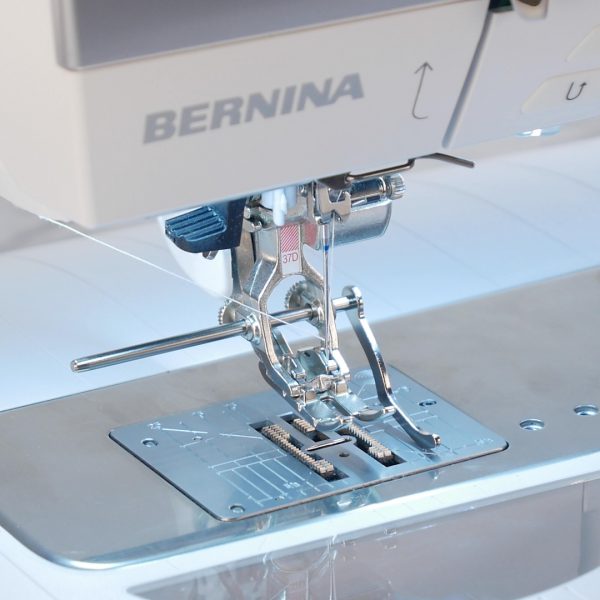 MTC_Trivet_Circular_Embroidery_Attachment_#83_07_Right_Seam_Guide_BERNINA_WeAllSew_Blog_1080x1080px