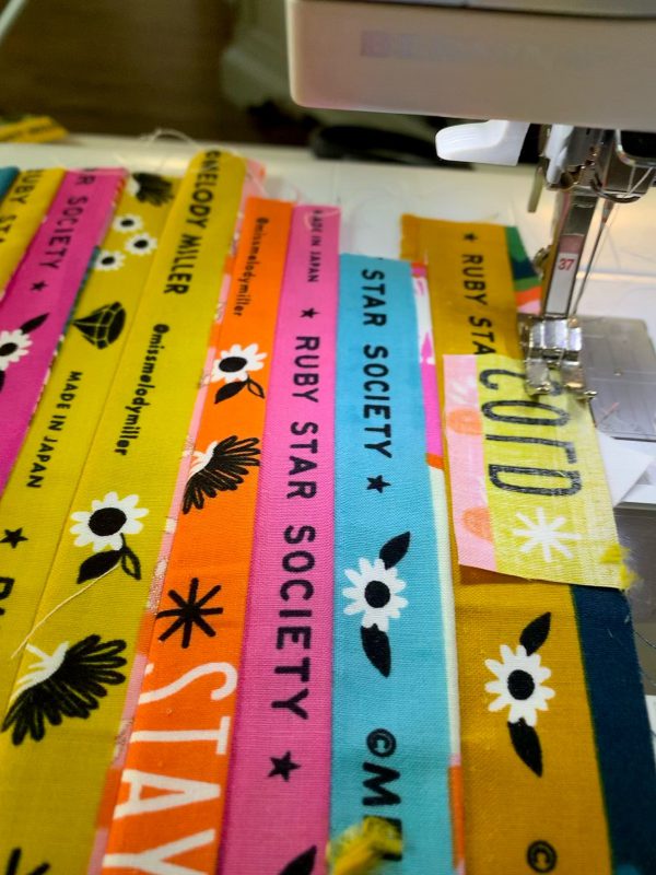 Stay Gold_QAL_#6_Post_25_Stitch_Selvedges_BERNINA_WeAllSew_Blog_1200x1600px