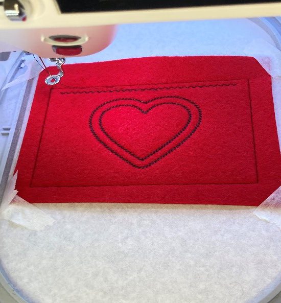 In_the_Hoop_Gift_Card_Holder_20_Heart_and_upper_border_BERNINA_WeAllSew_Blog_550x593px