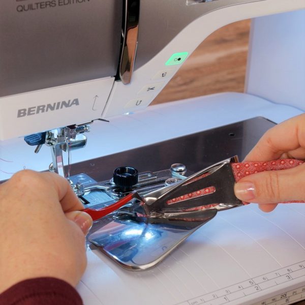 MTC_Wavy_Binding_10_Insert_Binding_BERNINA_WeAllSew_Blog_1080x1080px