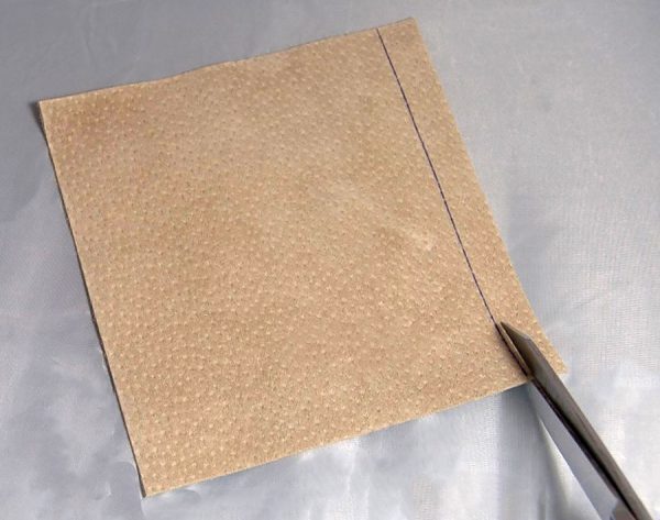 Trim Leather - Fear_No_Fabric_Leather_09_Trim_Seam_Allowance_BERNINA_WeAllSew_Blog_900x710px