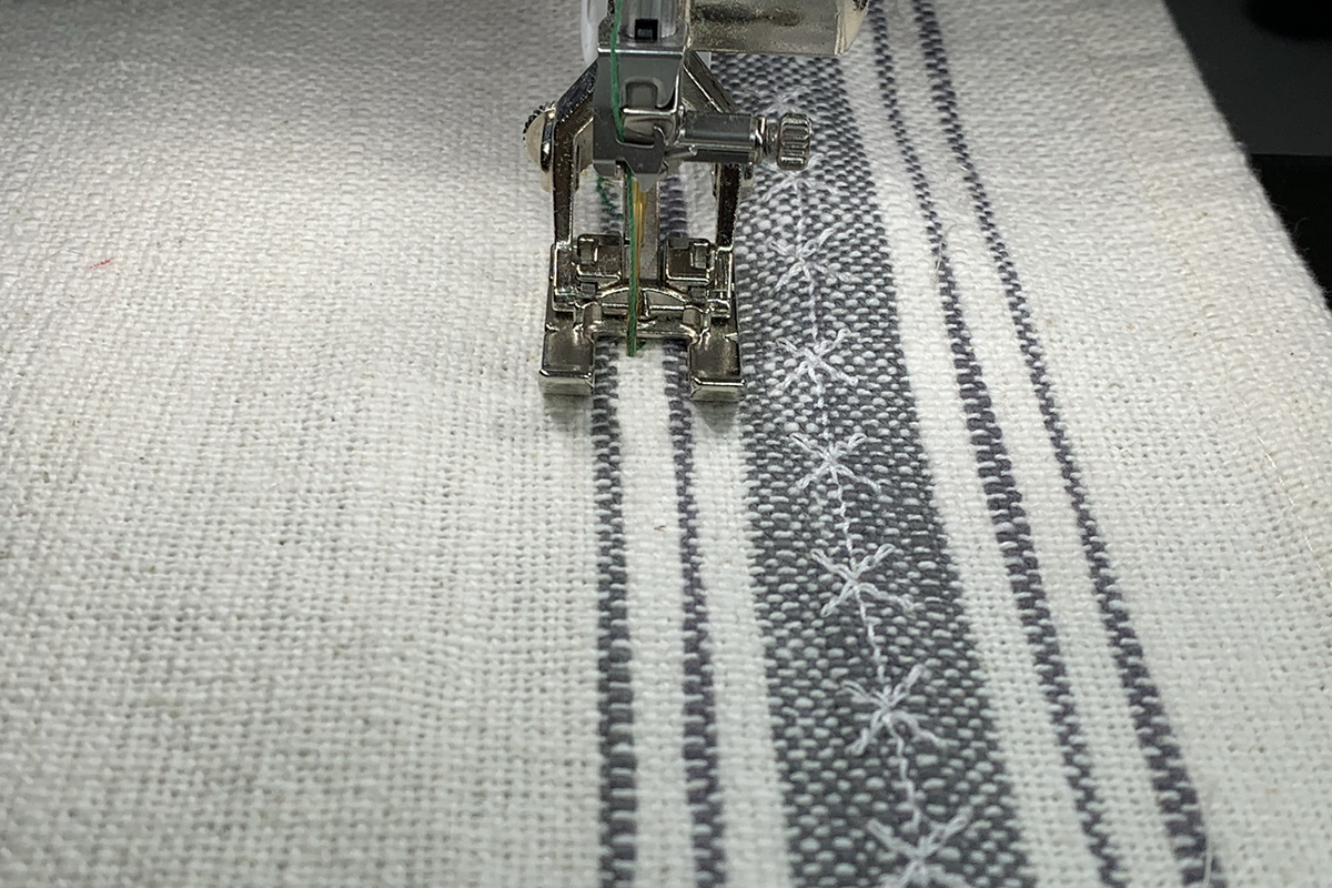Embellished_Table_Runner_11_Stitch_#1398_BERNINA_WeAllSew_Blog_1200x800px