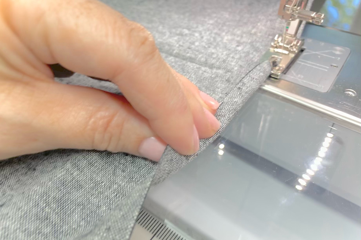 Embellished_Table_Runner_18_Hand_Guiding_BERNINA_WeAllSew_Blog_1200x800px