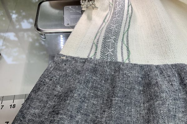 Embellished_Table_Runner_36_Ruffle_Finished_BERNINA_WeAllSew_Blog_1200x800px