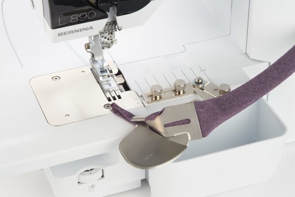 Overlocker Binder - Introducing_Overlock_Binder_Attachment_11_Insert_strip_BERNINA_WeAllSew_Blog_800x534px
