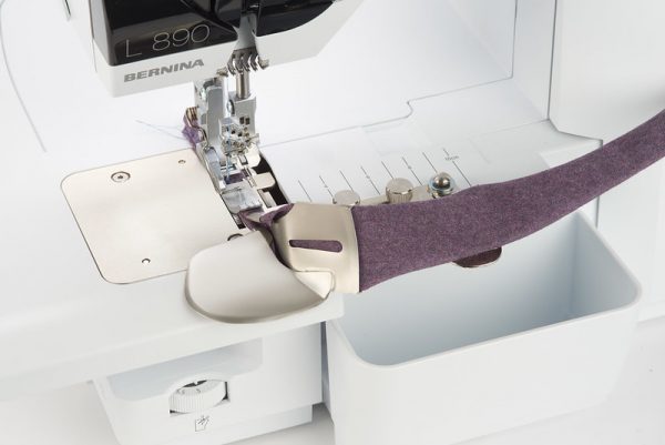 Overlocker Binder - Introducing_Overlock_Binder_Attachment_12_Fabric_under_foot_BERNINA_WeAllSew_Blog_800x534px