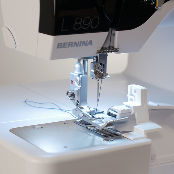 MTC_Blanket_Stitched_Napkins_14_Right_Seam_Guide_BERNINA_WeAllSew_Blog_1080x1080px