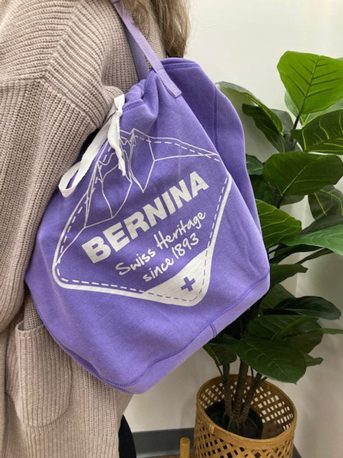 Sweatshirt Upcycle WAS_Sweatshirt_Bag_28_Bag_on_shoulder_BERNINA_WeAllSew_Blog_500x667px