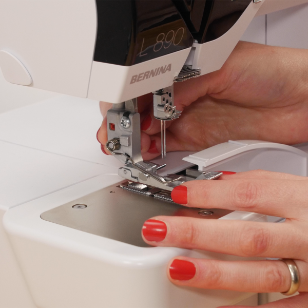 MTC_L_8_Overlocker_Cleaning_03_Cleaning_L8_remove_foot_BERNINA_WeAllSew_Blog_1080x1080px