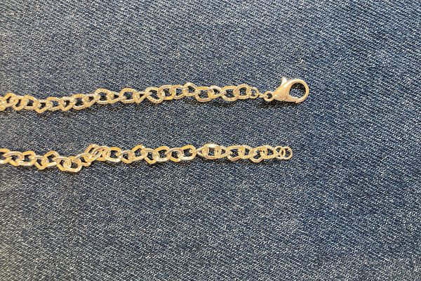 Overlocker_Jewelry_015_Chain_prep_BERNINA_WeAllSew_Blog_1200x800px