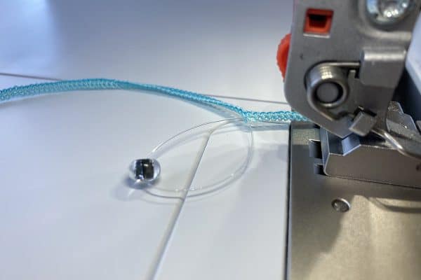 Overlocker_Jewelry_09_Bead_advanced_behind_foot_BERNINA_WeAllSew_Blog_1200x800px