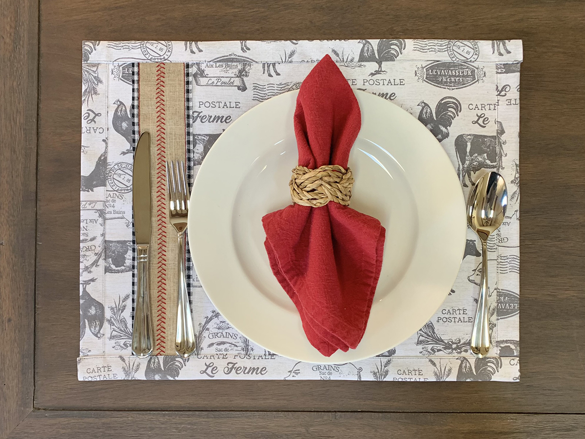 Decorative_Stitch_Placemat_01_Cover_Shot_BERNINA_WeAllSew_1200x900px