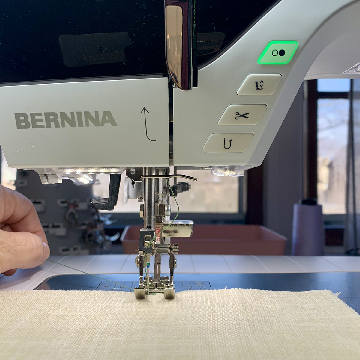 Decorative_Stitch_Placemat_06_Hold_Threads_BERNINA_WeAllSew_1200x1200px