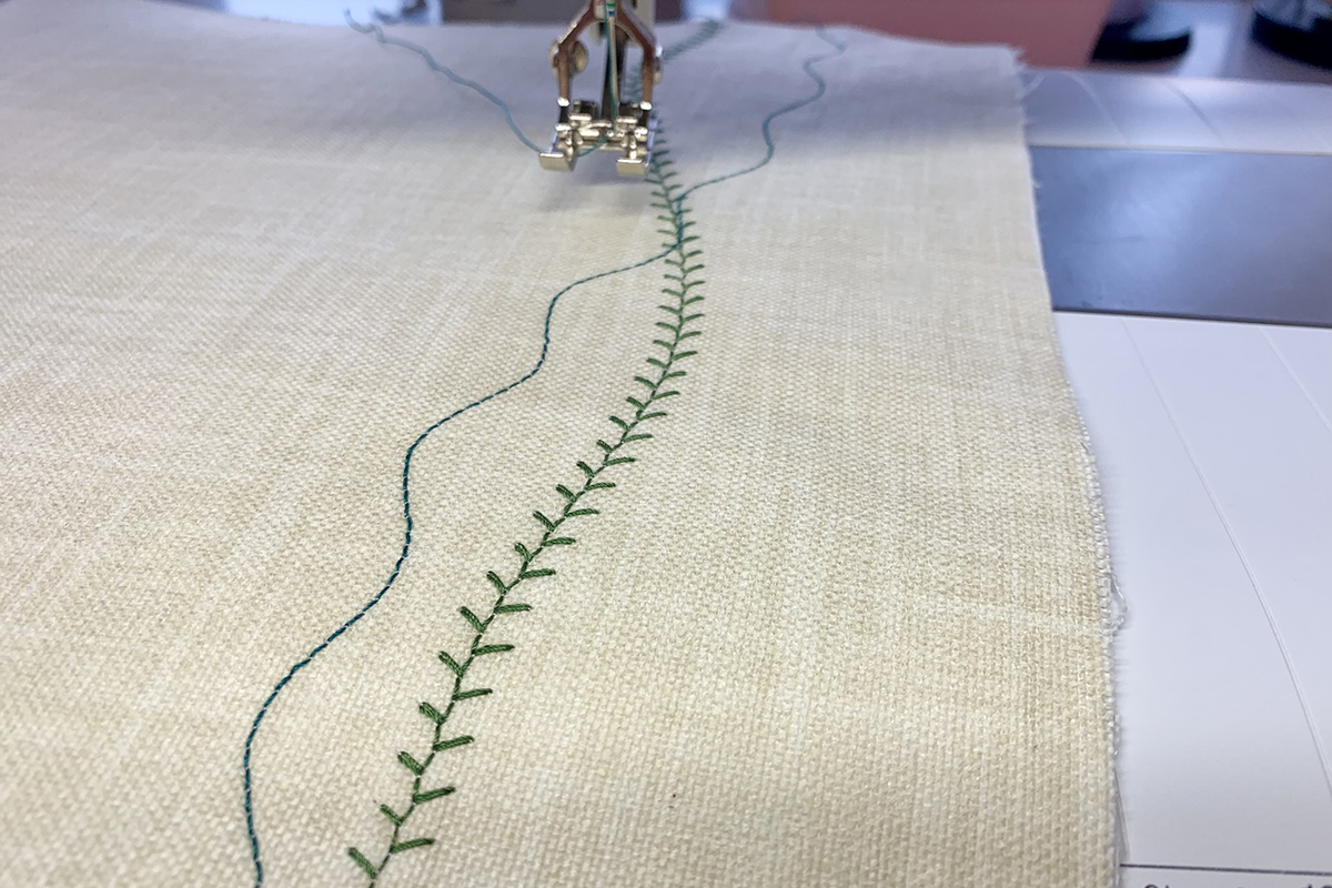 Decorative_Stitch_Placemat_12_Stitch_BERNINA_WeAllSew_1200x800px