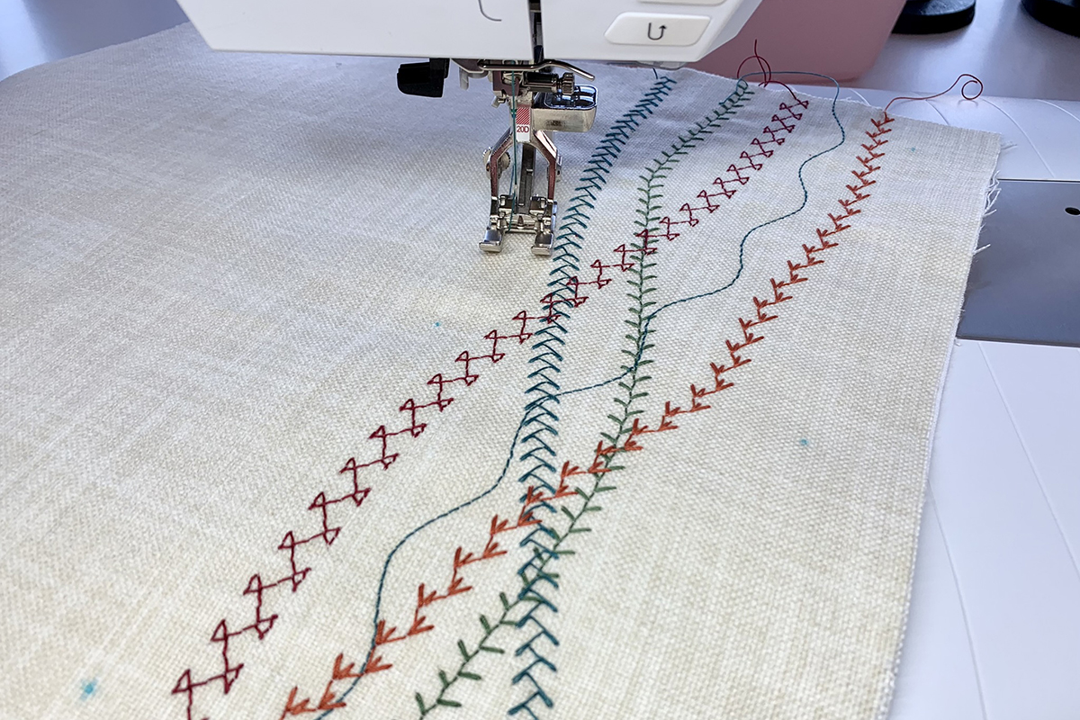 Decorative_Stitch_Placemat_18_Stitch_BERNINA_WeAllSew_1200x800px
