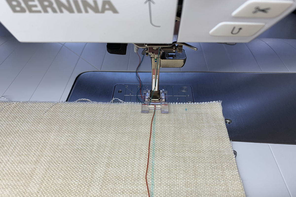 Decorative_Stitch_Placemat_21_Align_Foot_BERNINA_WeAllSew_1200x800px