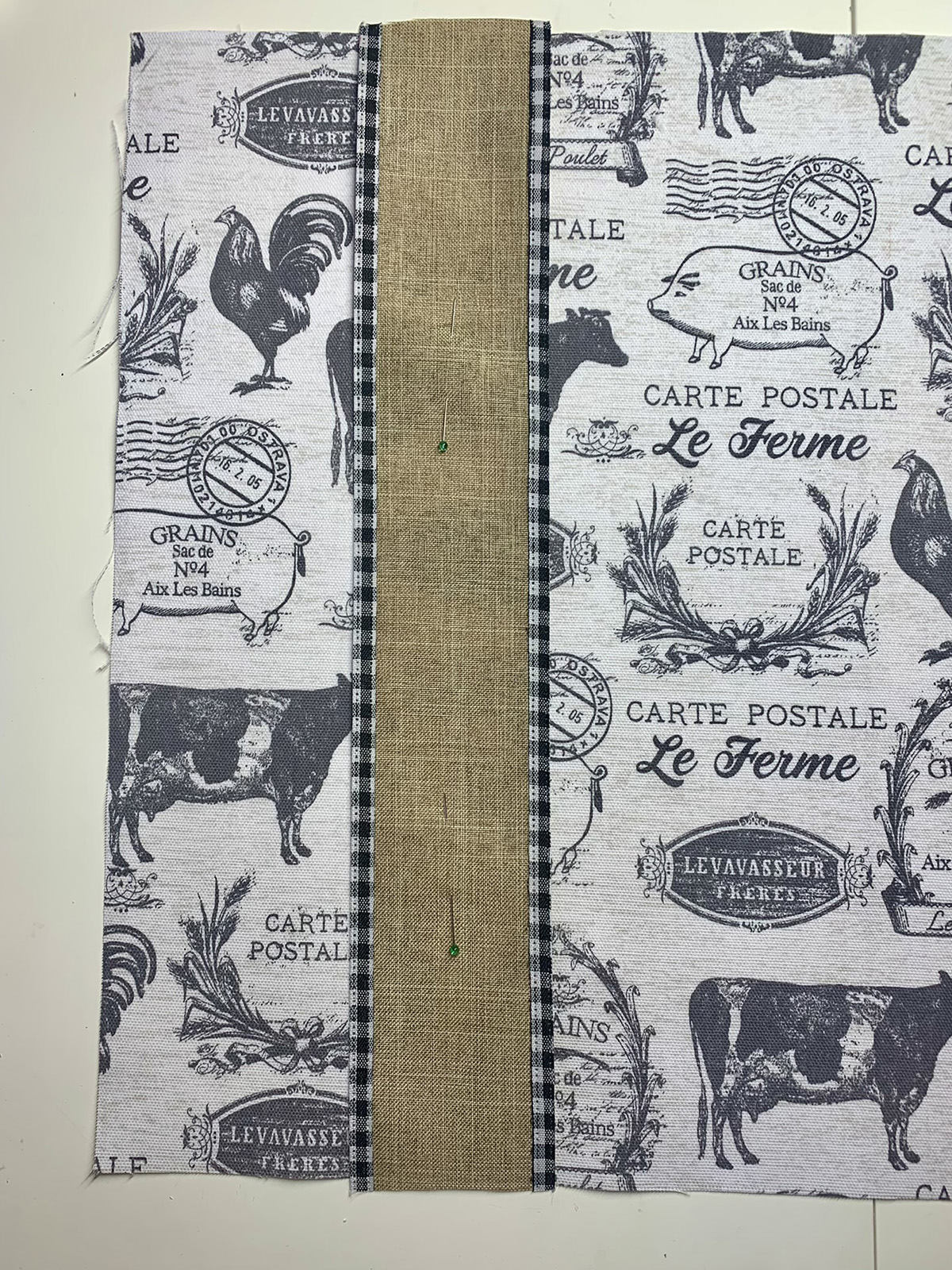 Decorative_Stitch_Placemat_24_Pin_Ribbon_BERNINA_WeAllSew_1200x1600px