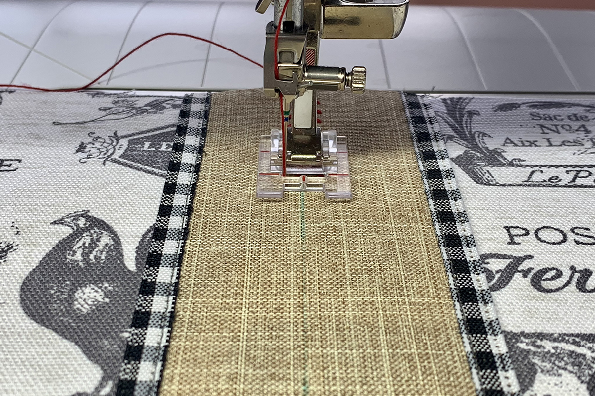 Decorative_Stitch_Placemat_29_Stitch_with_Foor_