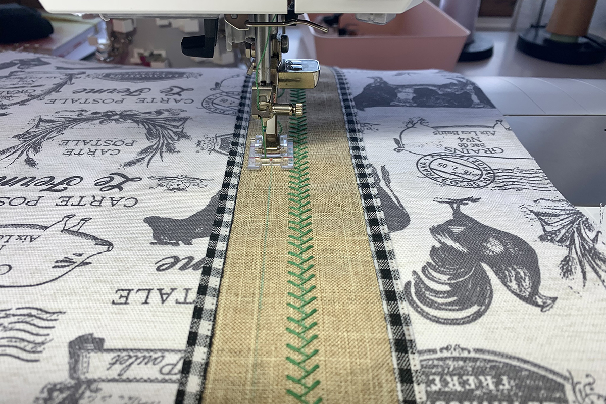 Decorative_Stitch_Placemat_30_Decorative_Stitches_BERNINA_WeAllSew_1200x800px