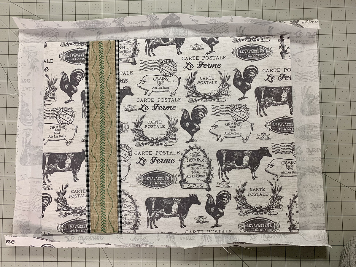 Decorative_Stitch_Placemat_34_Double_Fold_BERNINA_WeAllSew_1200x900px