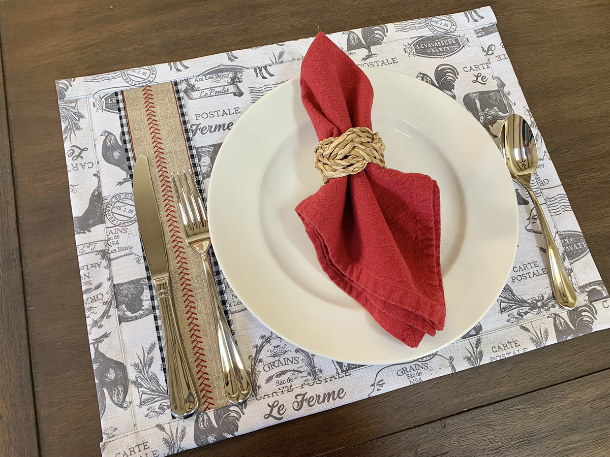 Decorative_Stitch_Placemat_39_Finished_Shot_BERNINA_WeAllSew_1200x900px