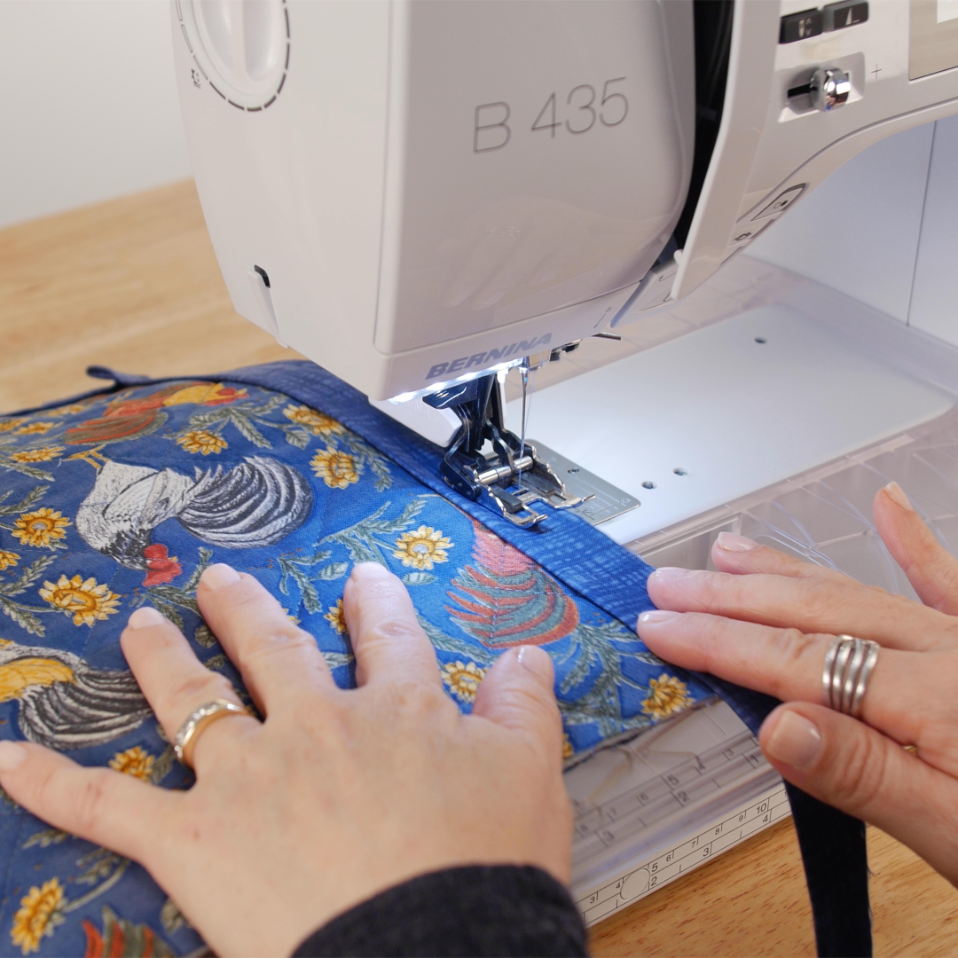Lap_Seam_Bindfing_10_Stitch_BERNINA_WeAllSew_Blog_1080x1080px