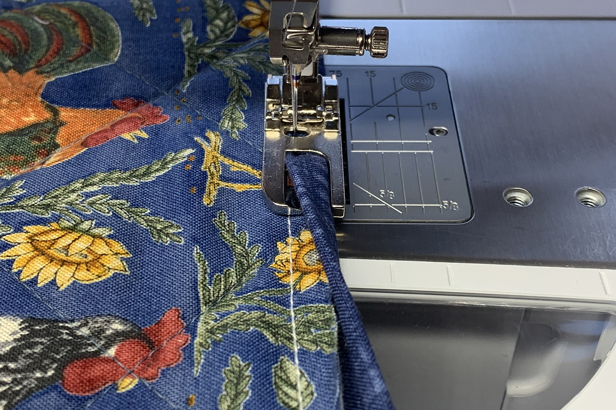 Lap_Seam_Bindfing_16_Lower_Handwheel_BERNINA_WeAllSew_Blog_1200x800px