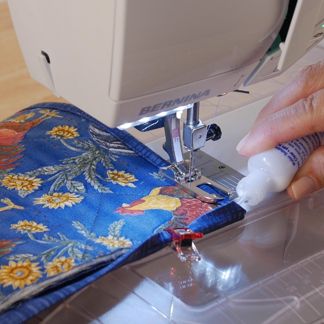 Lap_Seam_Bindfing_20_Baste_Glue_Corners_BERNINA_WeAllSew_Blog_1080x1080px