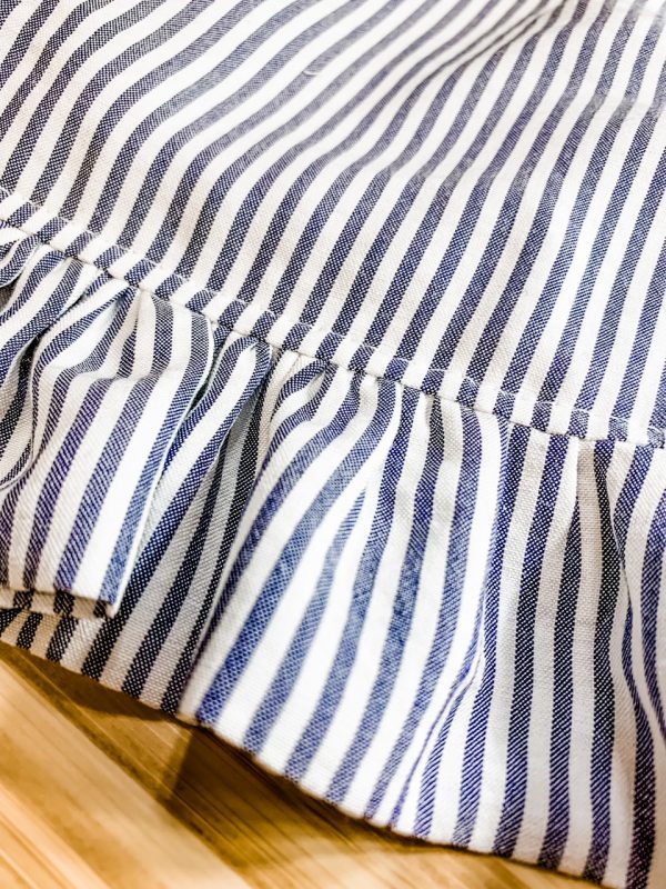 Topstitched ruffle on shorts