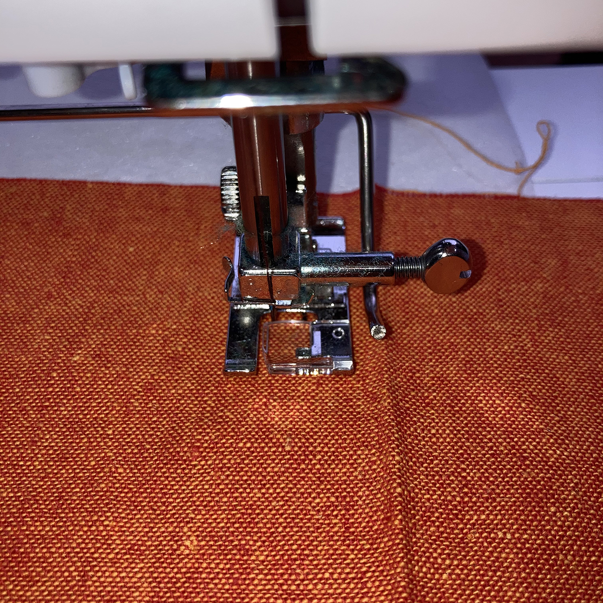 Serging_an_Apron_Part 2_22_Seam_guide_placement_BERNINA_WeAllSew_Blog_1200x1200px
