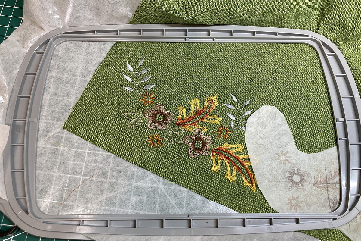 Serging_an_Apron_Part 2_28_First_design_done_BERNINA_WeAllSew_Blog_1200x800px