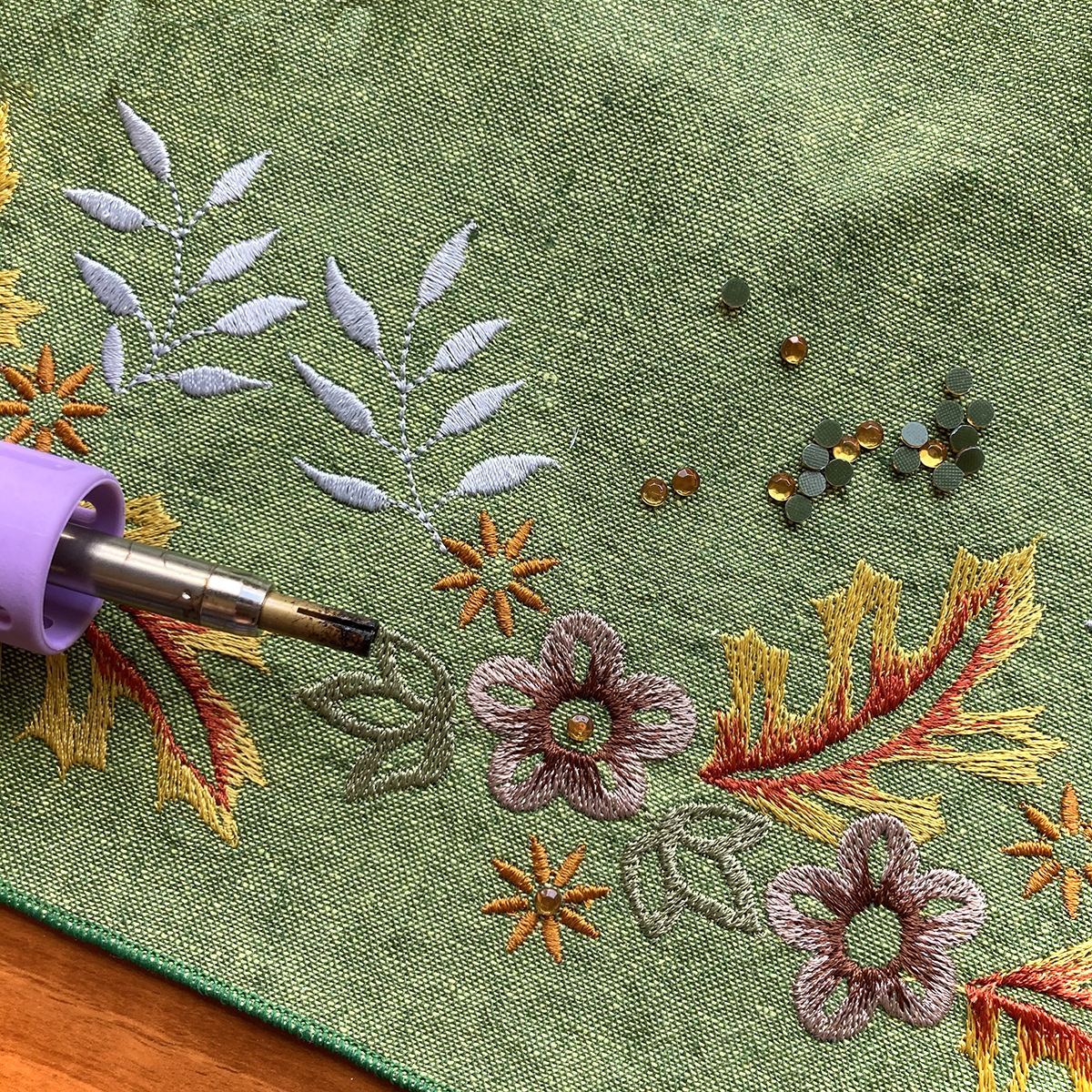 Serging_an_Apron_Part 2_29_Bedazzled_BERNINA_WeAllSew_Blog_1200x1200px