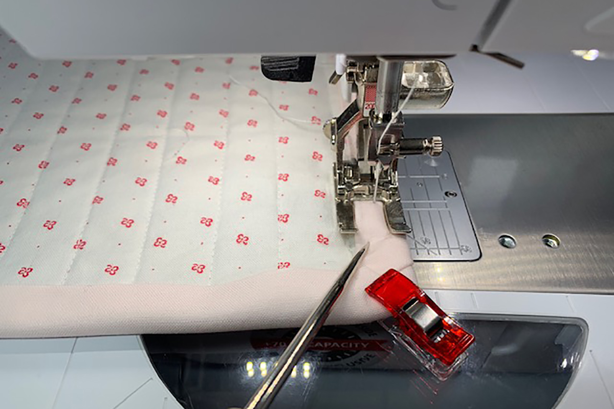 MTC_Decorative_Stitch_Binding_18_near_corner_BERNINA_WeAllSew_Blog_1200x800px[1]