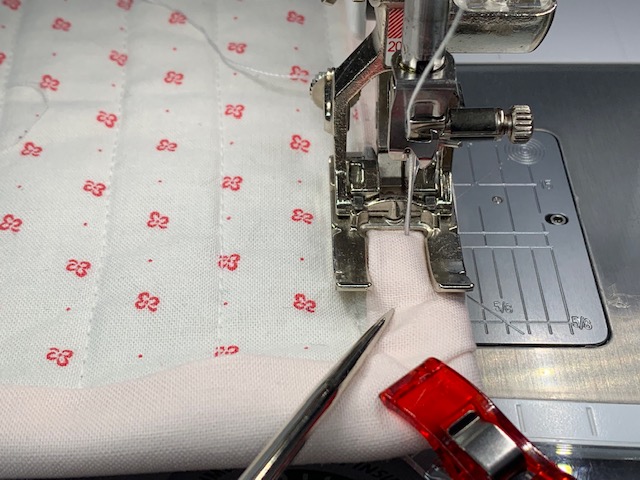 MTC_Decorative_Stitch_Binding_22_near_corner_close_up_BERNINA_WeAllSew_Blog_640x480px[1]